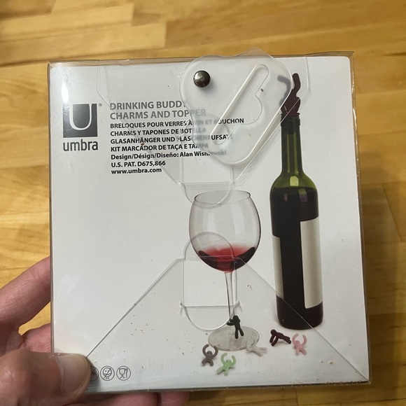 New! Wine buddies and stopper! - Picture 3 of 3